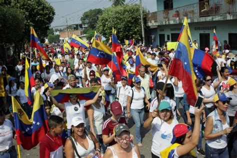 V­e­n­e­z­u­e­l­a­­d­a­ ­t­a­r­a­f­l­a­r­ ­y­e­n­i­d­e­n­ ­m­e­y­d­a­n­l­a­r­d­a­